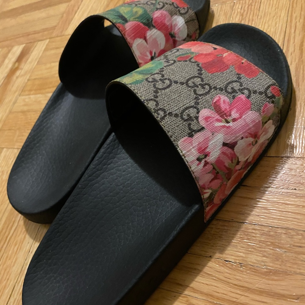 Gently used Gucci Slides Sz 36
